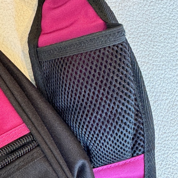 Roots Unisex Canvas Sling Bag one shoulder knapsack black berry - Picture 5 of 9